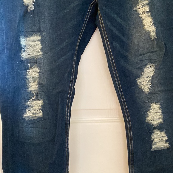 Distressed jeans - Picture 3 of 7